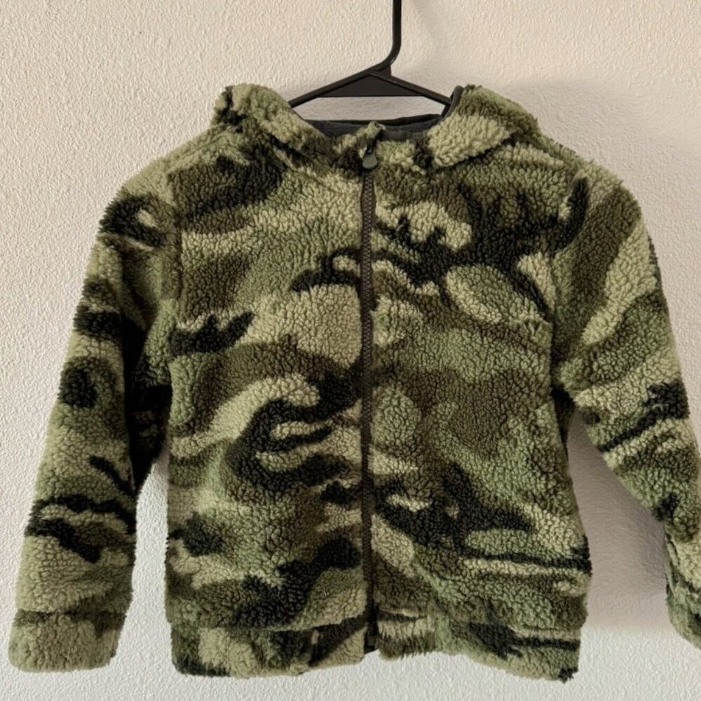 Baby Gap Camo Sherpa Like Jacket Size 5 Toddler